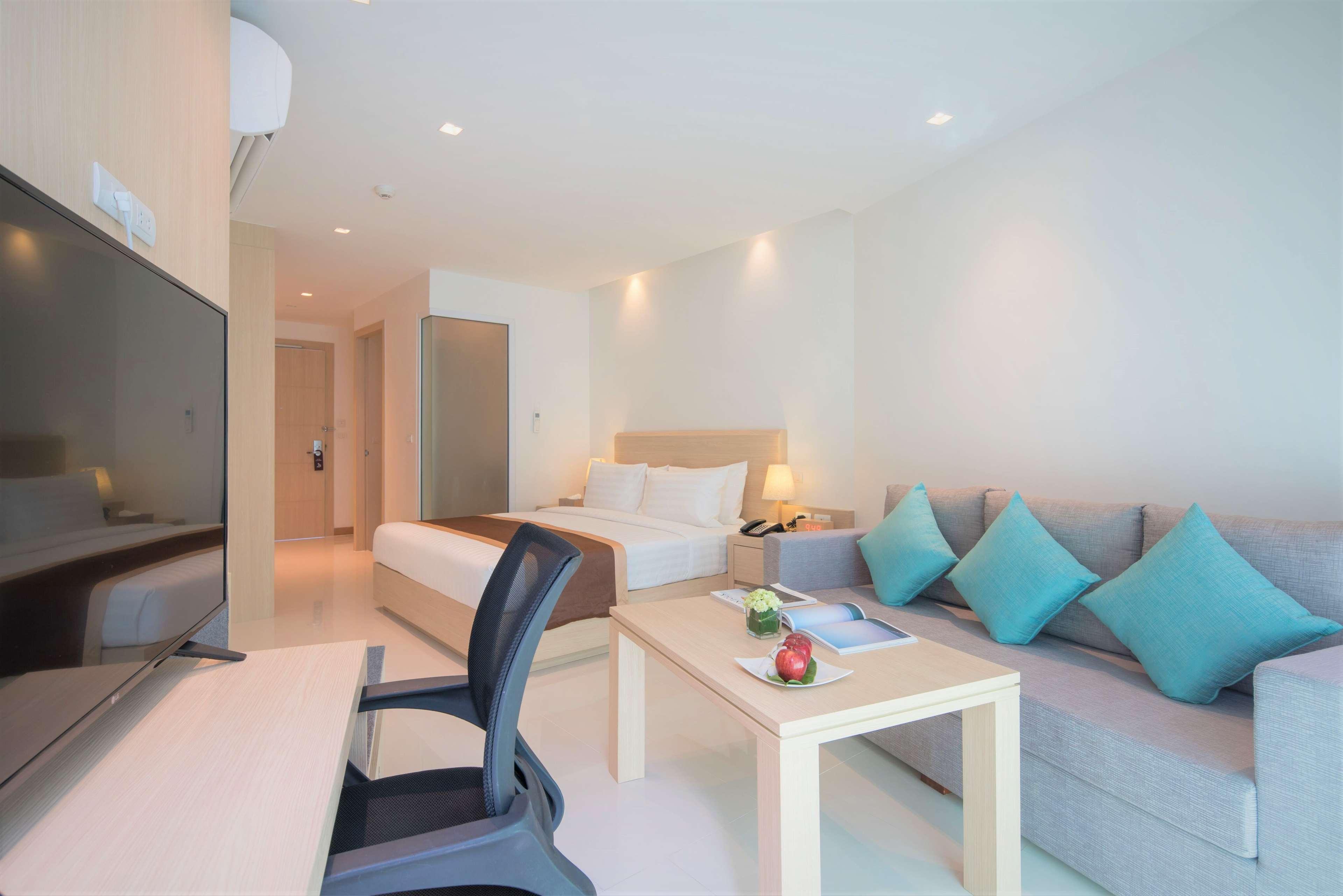The Beachfront Hotel Phuket Rawai Exterior photo