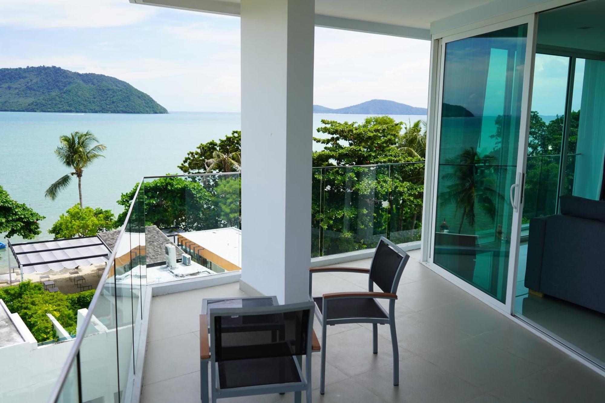 The Beachfront Hotel Phuket Rawai Exterior photo