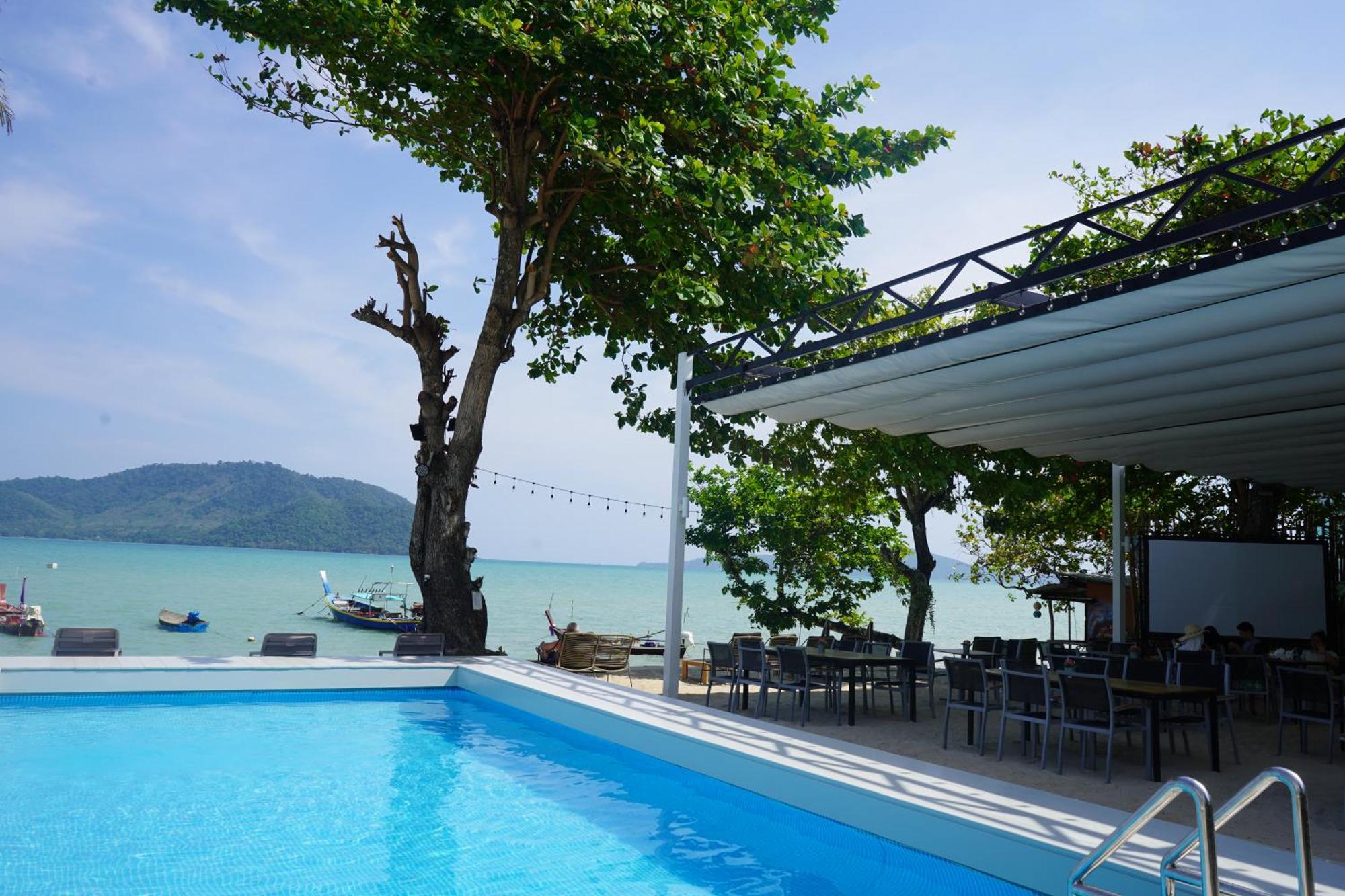 The Beachfront Hotel Phuket Rawai Exterior photo